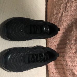 Nike air max 720 triple black